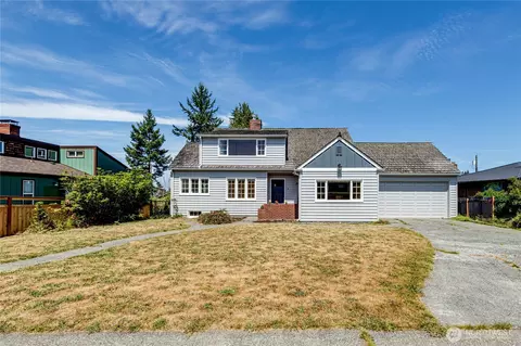 1415 E 2nd St, Port Angeles, WA 98362