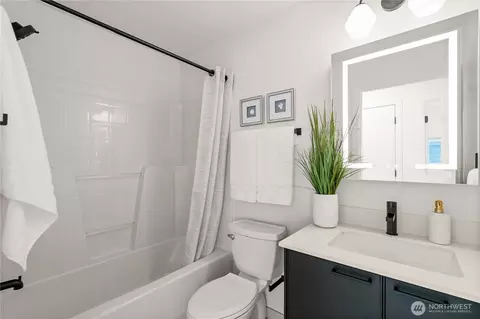 Bath - 23214 Fitzgerald Rd #1, Bothell, WA 98021 photo 3 of 4