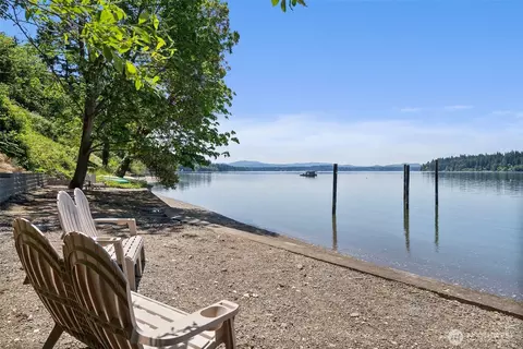 10111 Steamboat Island Rd NW, Olympia, WA 98502
