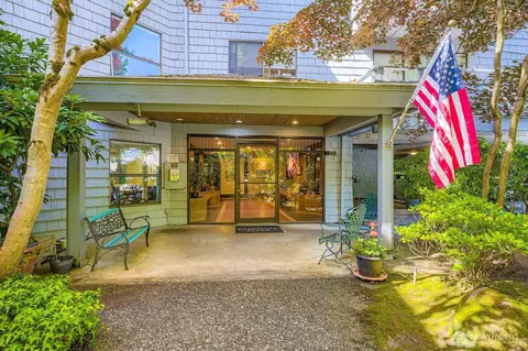 7930 SE 34th St #209, Mercer Island, WA 98040