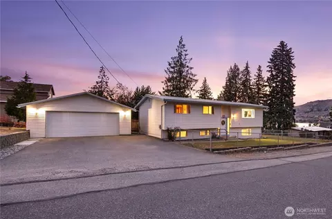 510 S Lake St, Chelan, WA 98816