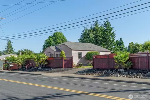 3102 Columbia Heights Rd, Longview, WA 98632