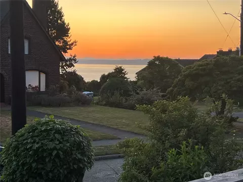 6828 35th Ave NW, Seattle, WA 98117