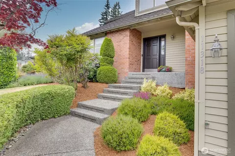 Exterior - 11318 34th Dr SE, Everett, WA 98208 photo 4 of 6