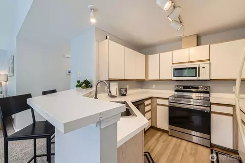 9210 Market Pl #F202, Lake Stevens, WA 98258