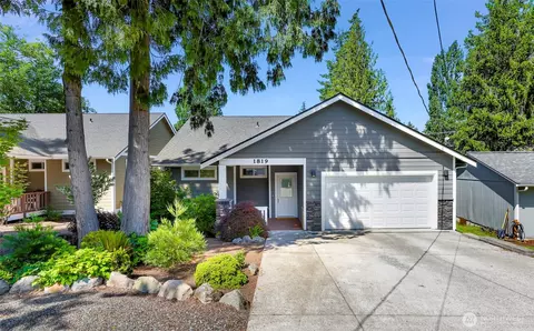 1819 Olympic Pl, Bellingham, WA 98229