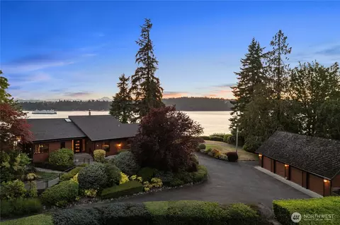4666 Woods Rd E, Port Orchard, WA 98366