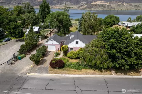 335 Sunny Dr, Electric City, WA 99123