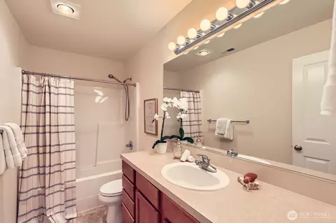 Bath - 4015 134th Pl SE, Mill Creek, WA 98012 photo 4 of 4