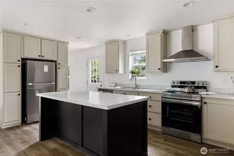 4359 Childrens Ave, Oak Harbor, WA 98277