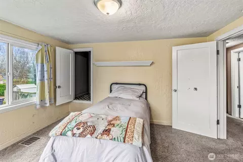 Bedroom - 516 26th Ave, Longview, WA 98632 photo 5 of 5