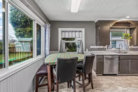 Dining - 516 26th Ave, Longview, WA 98632 photo 1 of 1