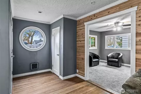 Entry Way - 516 26th Ave, Longview, WA 98632 photo 3 of 4
