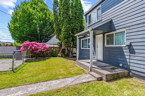 Exterior - 516 26th Ave, Longview, WA 98632 photo 4 of 8