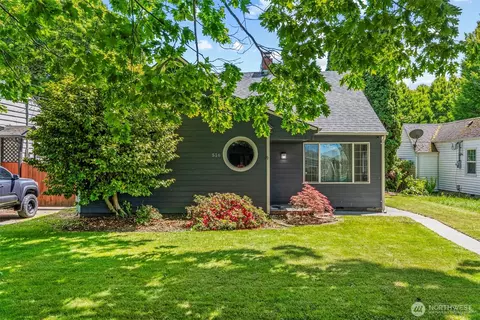 Exterior - 516 26th Ave, Longview, WA 98632 photo 3 of 8