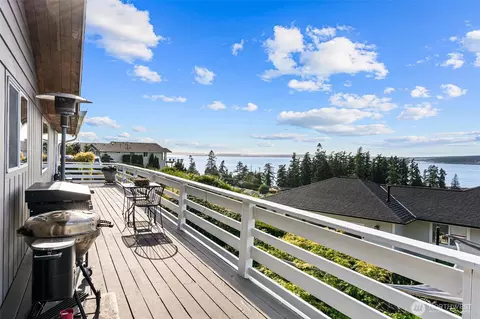 809 W Rocky Point Dr, Camano Island, WA 98282