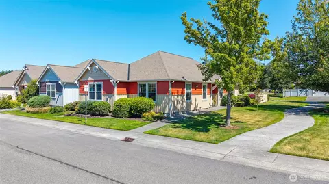 1258 SW Xavier Dr, Oak Harbor, WA 98277