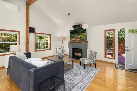Living - 537 30th Ave E, Seattle, WA 98112 photo 3 of 3