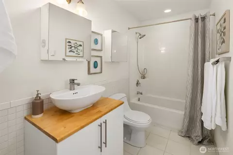Bath - 537 30th Ave E, Seattle, WA 98112 photo 1 of 2
