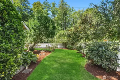 Exterior - 537 30th Ave E, Seattle, WA 98112 photo 5 of 10