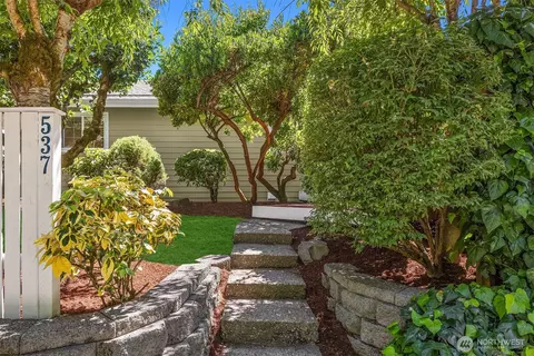 Exterior - 537 30th Ave E, Seattle, WA 98112 photo 9 of 10