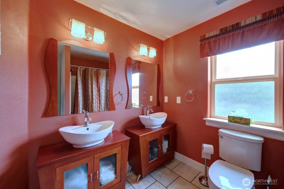 Bath - 32500 G St, Ocean Park, WA 98640 photo 4 of 5