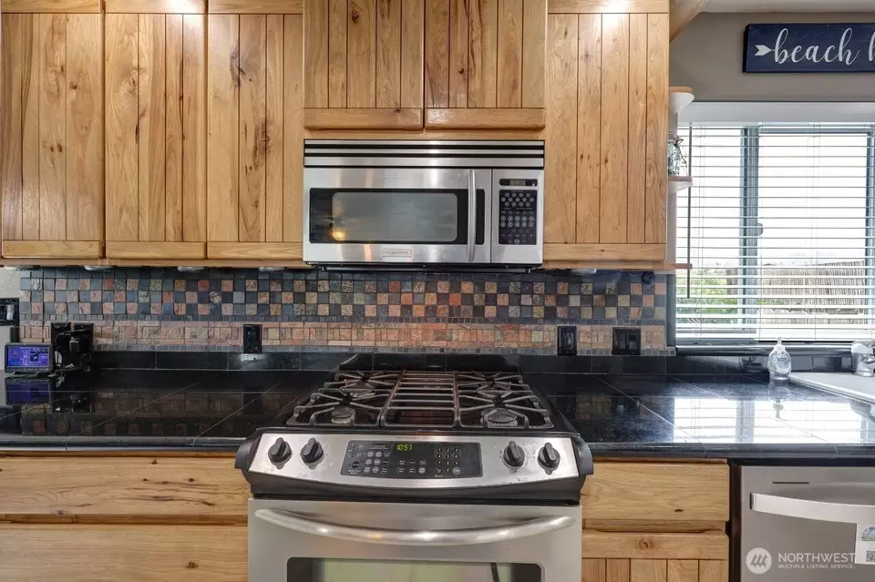 Kitchen - 32500 G St, Ocean Park, WA 98640 photo 3 of 6