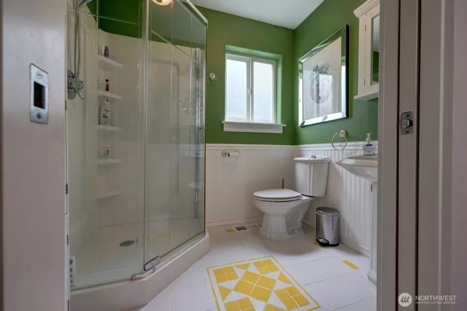 Bath - 32500 G St, Ocean Park, WA 98640 photo 1 of 5