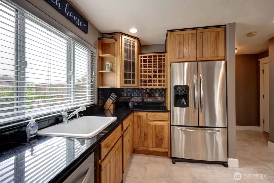 Kitchen - 32500 G St, Ocean Park, WA 98640 photo 5 of 6