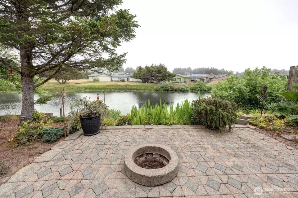 Exterior - 32500 G St, Ocean Park, WA 98640 photo 4 of 5
