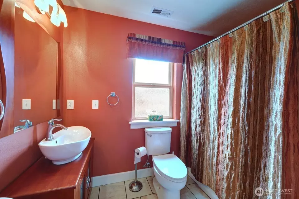 Bath - 32500 G St, Ocean Park, WA 98640 photo 5 of 5