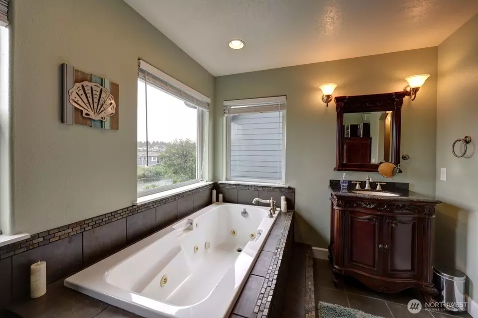 Bath - 32500 G St, Ocean Park, WA 98640 photo 2 of 5