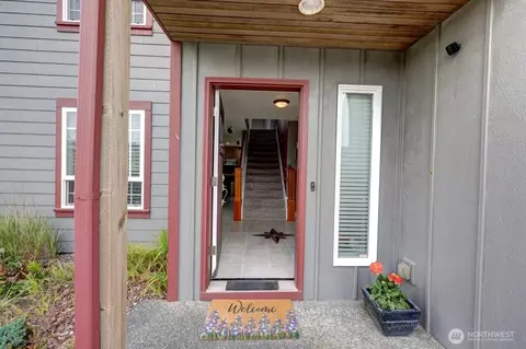 Entry Way - 32500 G St, Ocean Park, WA 98640 photo 1 of 3