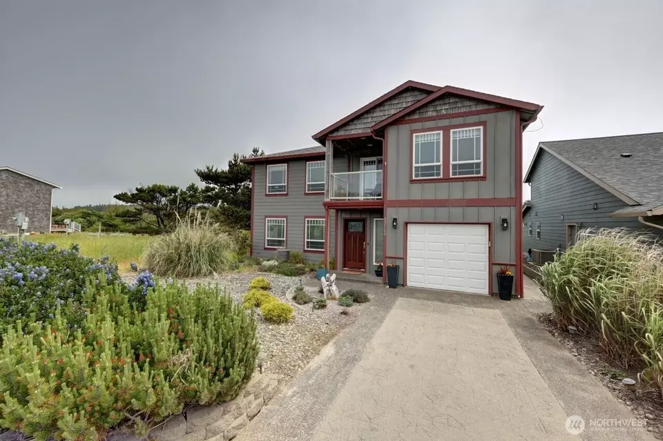 Exterior - 32500 G St, Ocean Park, WA 98640 photo 2 of 5