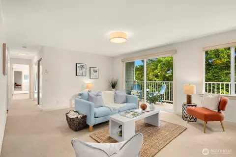 960 5th Ave S #205, Edmonds, WA 98020