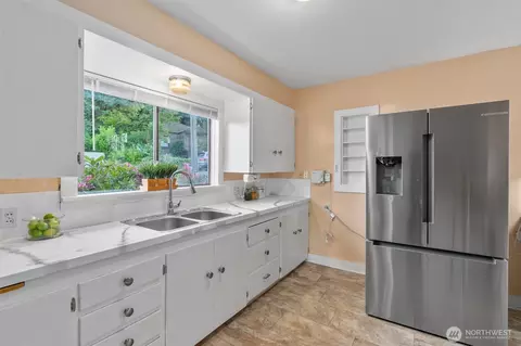 Kitchen - 2319 Gale Pl, Everett, WA 98203 photo 2 of 7
