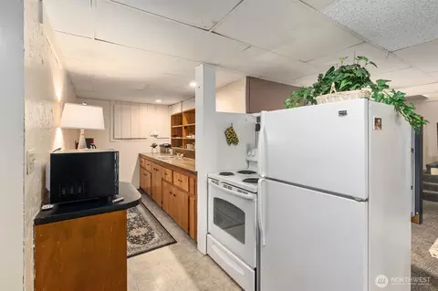 Kitchen - 2319 Gale Pl, Everett, WA 98203 photo 5 of 7