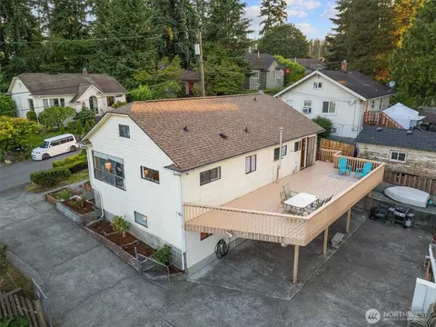 Exterior - 2319 Gale Pl, Everett, WA 98203 photo 10 of 11
