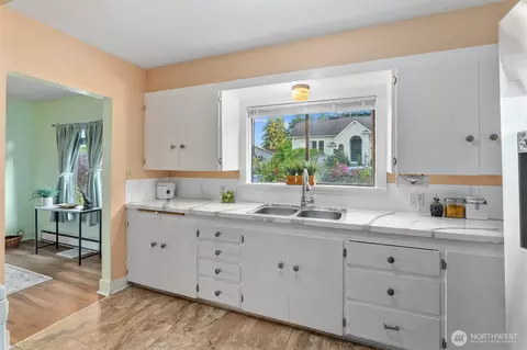 Kitchen - 2319 Gale Pl, Everett, WA 98203 photo 3 of 7