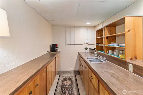 Kitchen - 2319 Gale Pl, Everett, WA 98203 photo 6 of 7