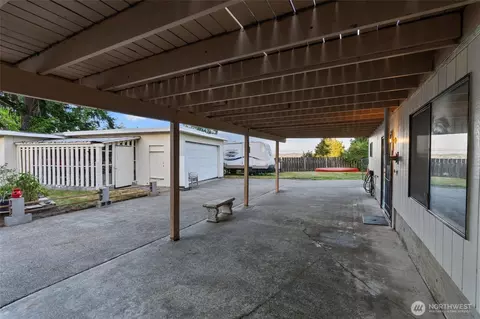 Exterior - 2319 Gale Pl, Everett, WA 98203 photo 8 of 11