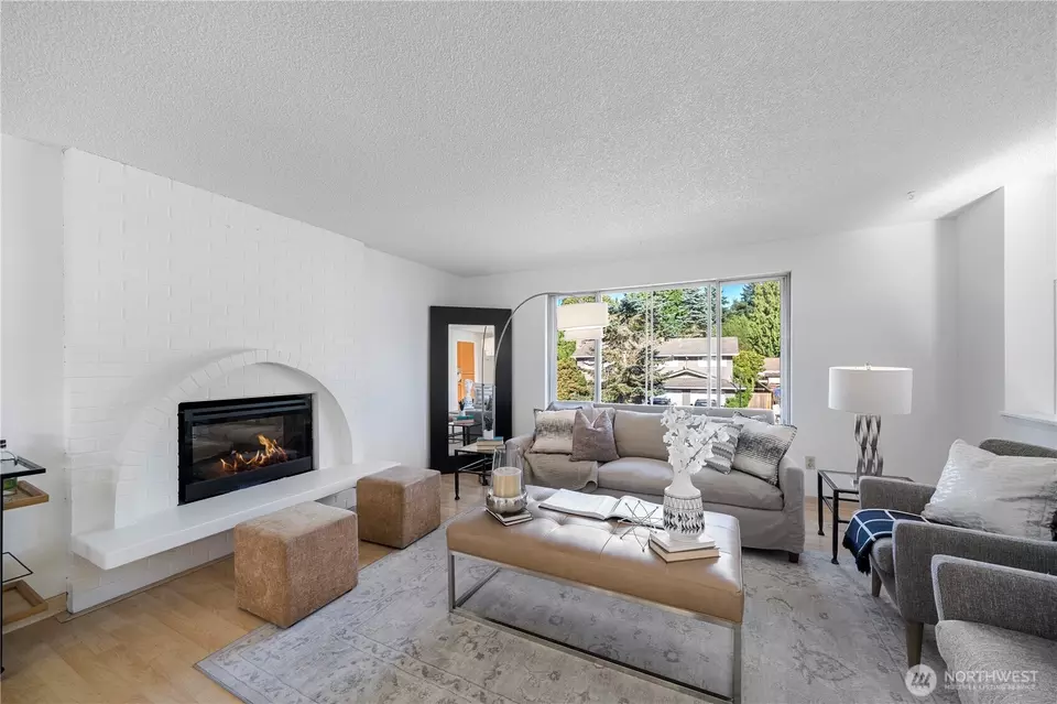 Living - 33513 35th Ave SW, Federal Way, WA 98023 photo 1 of 4