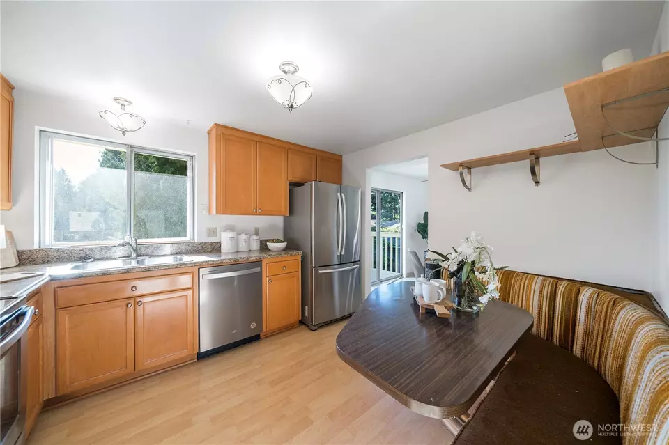 Kitchen - 33513 35th Ave SW, Federal Way, WA 98023 photo 3 of 3