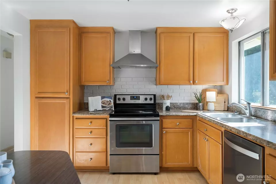 Kitchen - 33513 35th Ave SW, Federal Way, WA 98023 photo 1 of 3