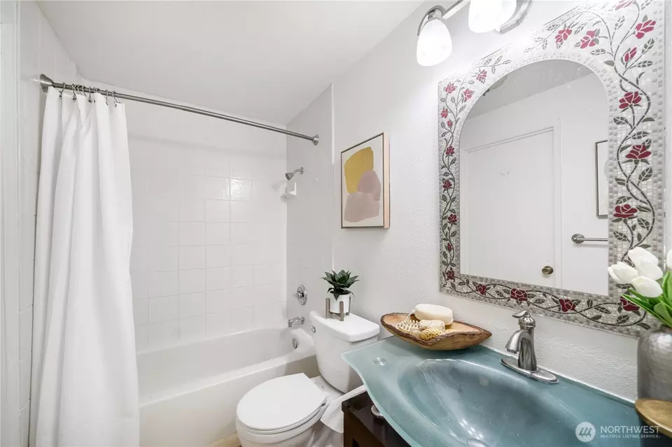 Bath - 33513 35th Ave SW, Federal Way, WA 98023 photo 1 of 3