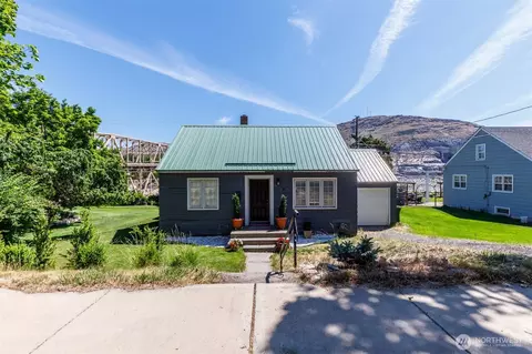313 Columbia Ave, Coulee Dam, WA 99116