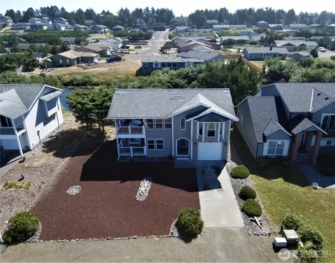 32404 G St, Ocean Park, WA 98640
