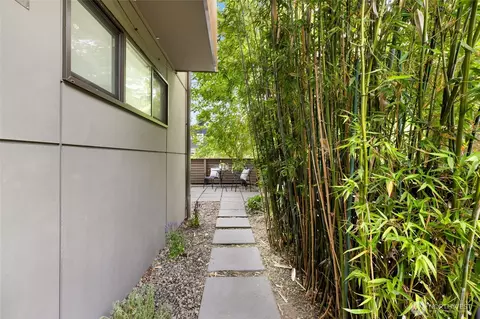 Exterior - 201 20th Ave E, Seattle, WA 98112 photo 2 of 8