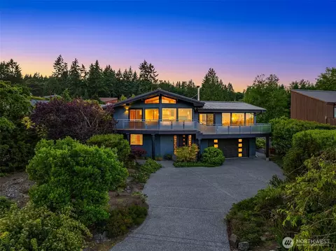9882 Manitou Beach Dr NE, Bainbridge Island, WA 98110