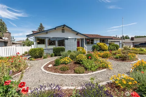 516 E Willow St, Sequim, WA 98382